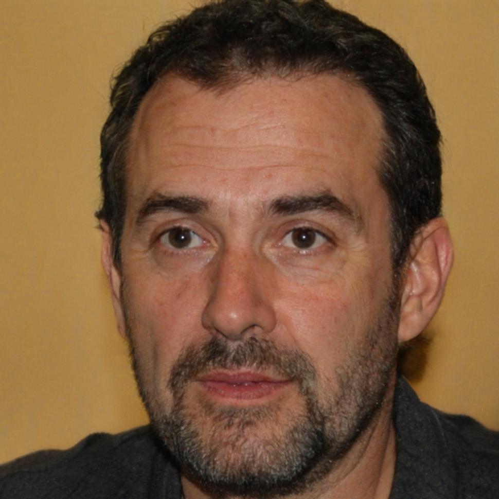Ruben Neufeld, Kommunikationsanalyst